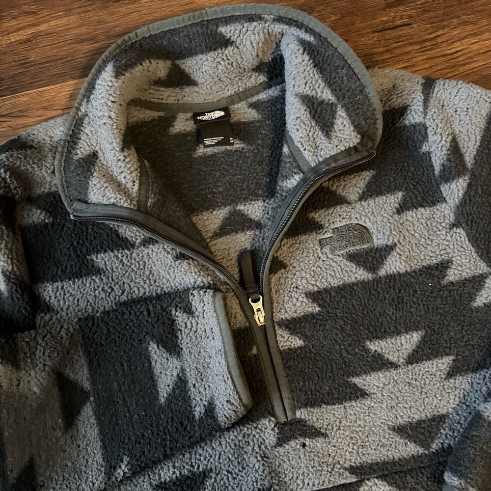 The North Face 1/4 Zip Up Pullover Jacket Men’s Size Medium Black/Grey Aztec